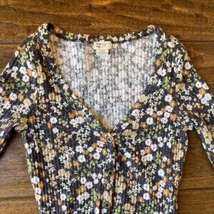 Billabong Junior's Floral Button-Up Long Sleeve Crop Top XS V Neck